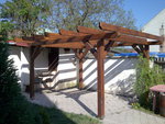 Zahradní pergola zboku